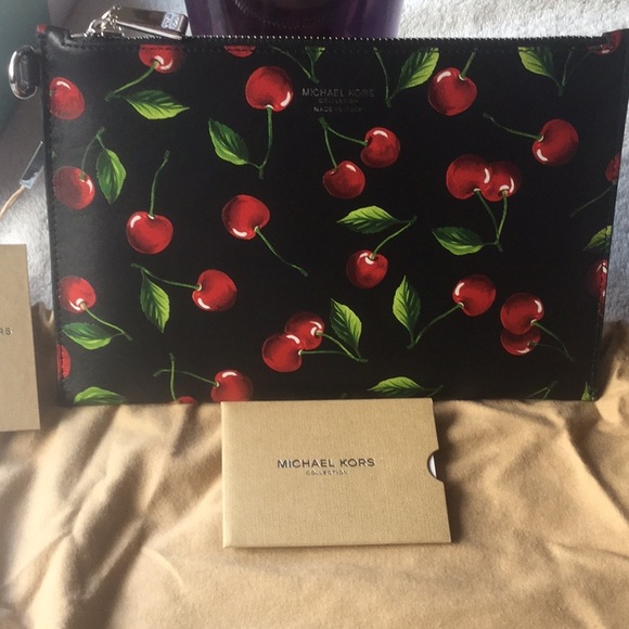 🍒MICHAEL KORS COLLECTION CHERRY LEATHER WRISTLET - Picture 9 of 10